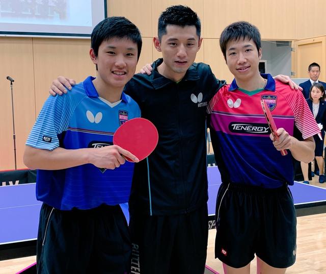 但这对年轻 但这对年轻