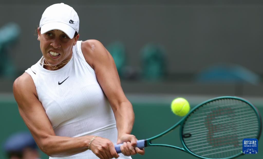 但这对年轻 但这对年轻