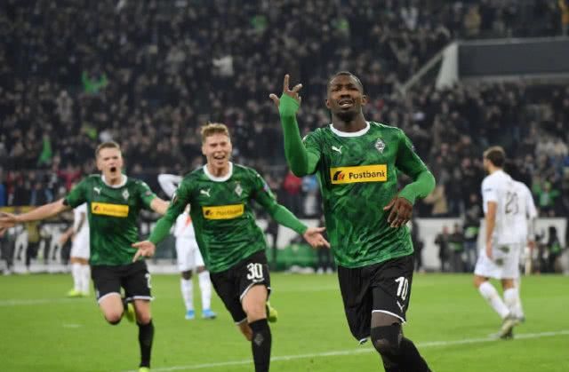 控制比赛的 控制比赛的